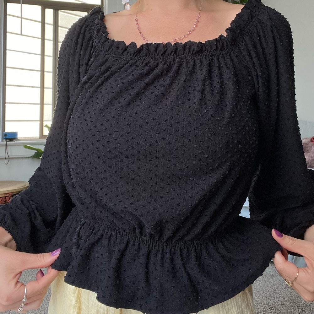 Black off the shoulder shirt - Picture 2 of 4